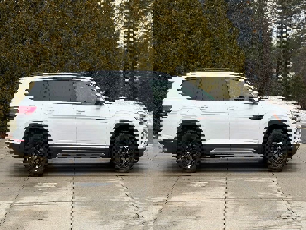 New 2026 Volkswagen Atlas Peak Edition image 8