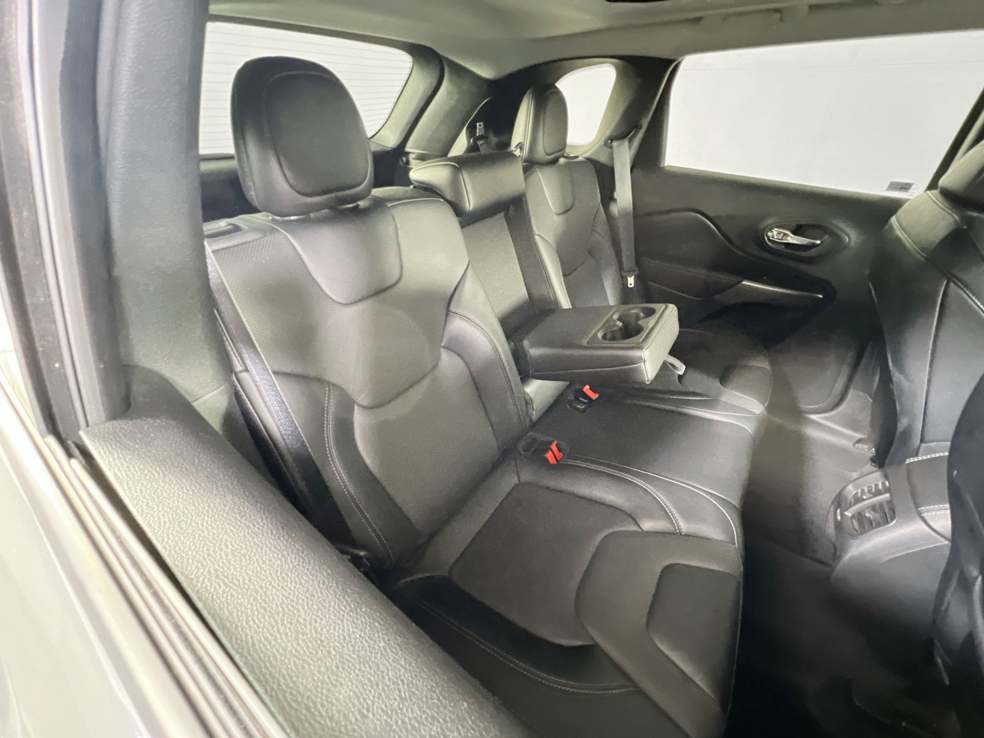 Used 2022 Jeep Cherokee Limited image 26