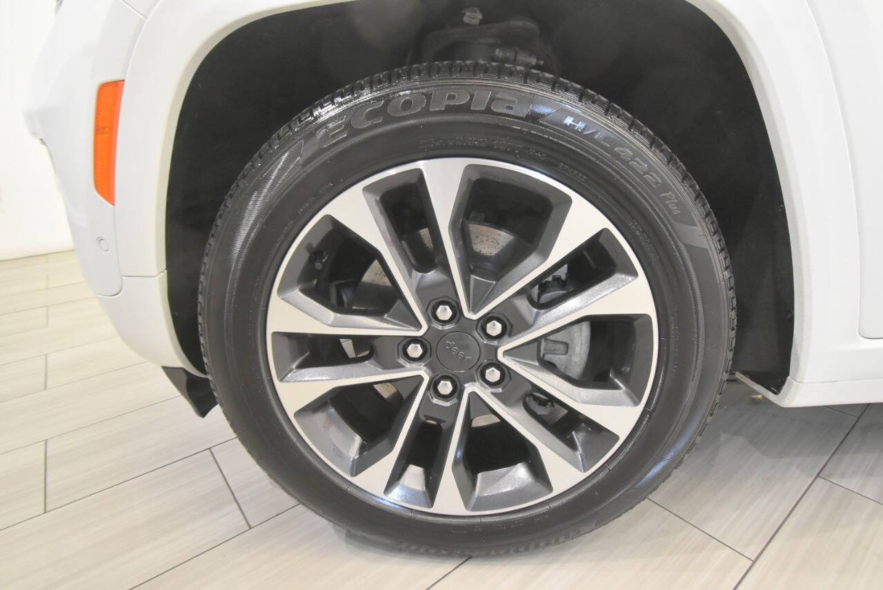 Used 2024 Jeep Grand Cherokee Overland w/ Trailer Tow Package AWD/4WD image 10
