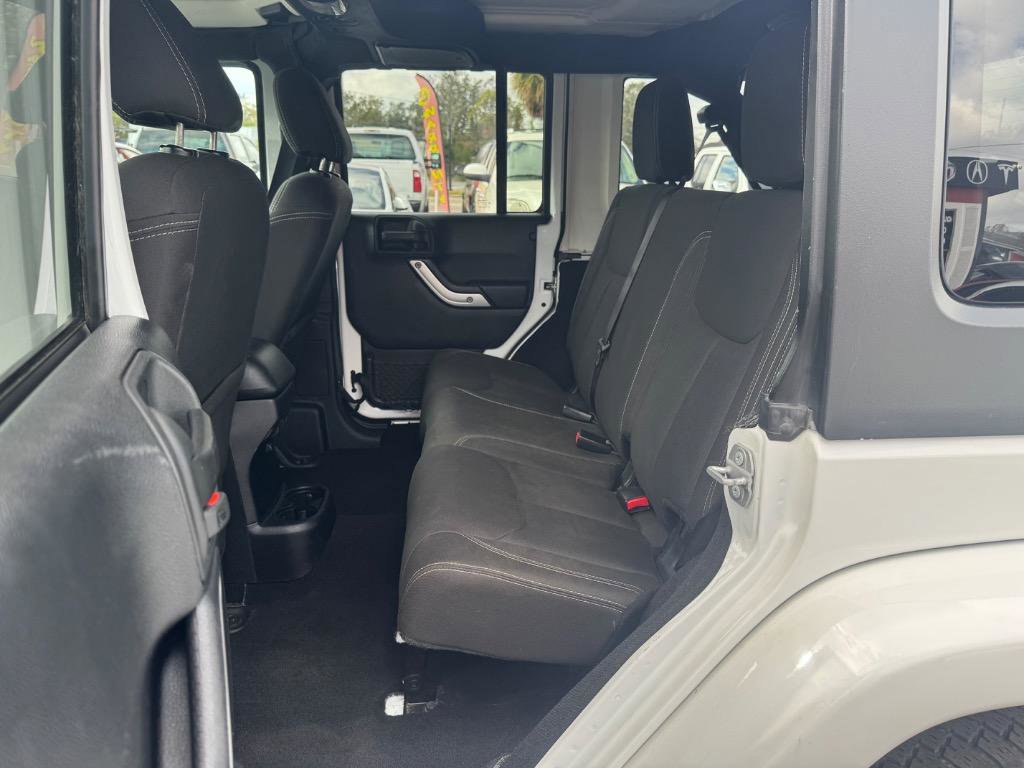 Used 2016 Jeep Wrangler Unlimited Sahara w/ Connectivity Group image 14