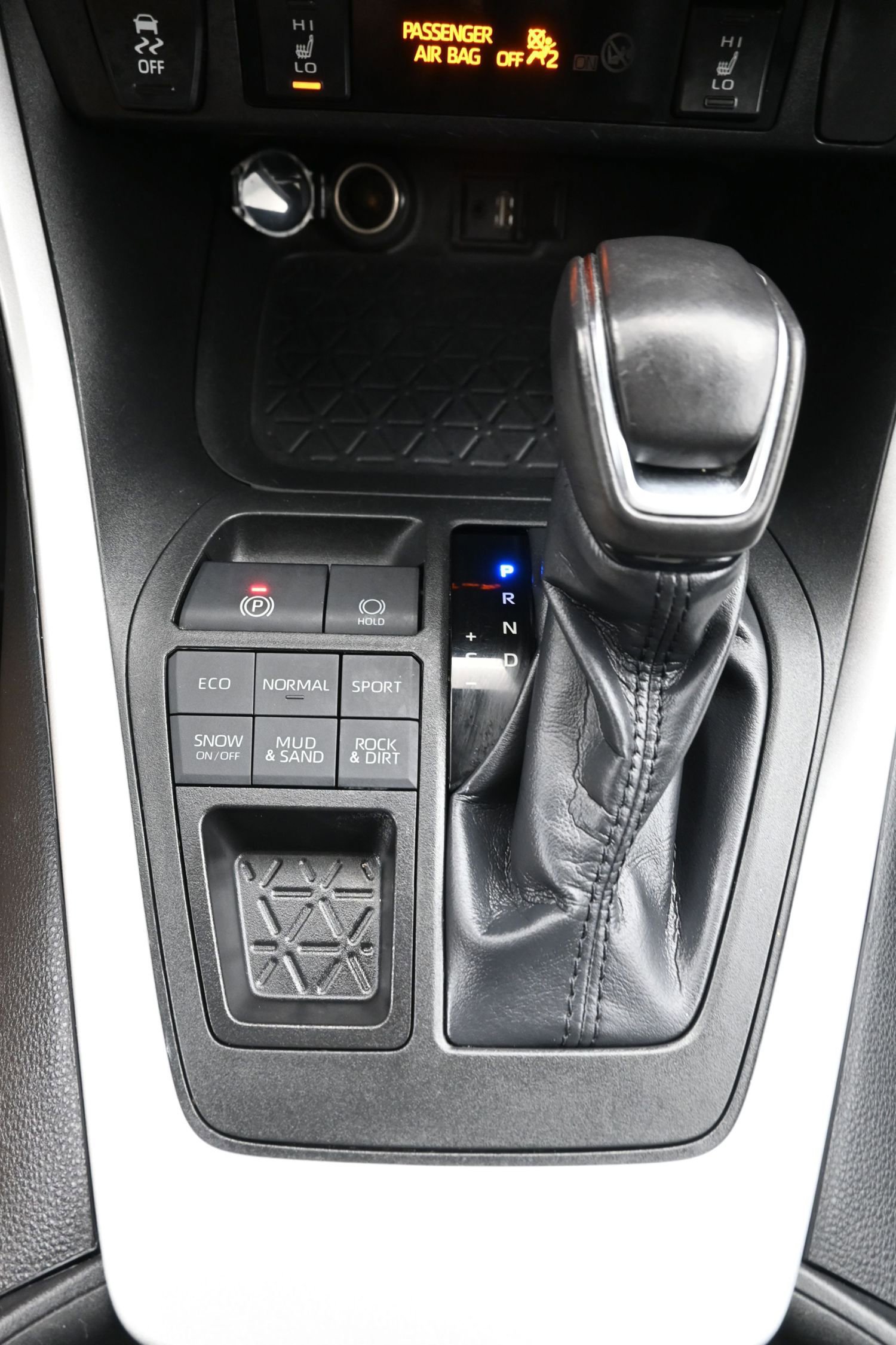 Used 2019 Toyota RAV4 XLE Premium image 19