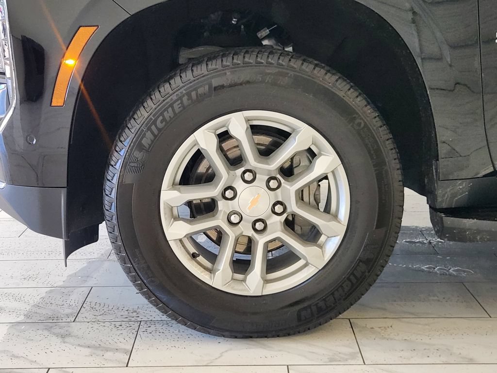 Used 2025 Chevrolet Suburban LT AWD/4WD image 10