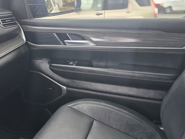 Used 2024 Jeep Wagoneer L Series II w/ Flexible Seating Group RWD image 31
