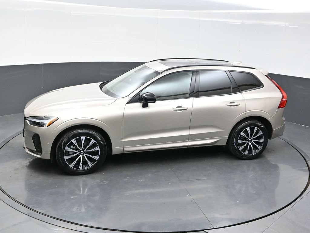Used 2025 Volvo XC60 B5 Plus image 25