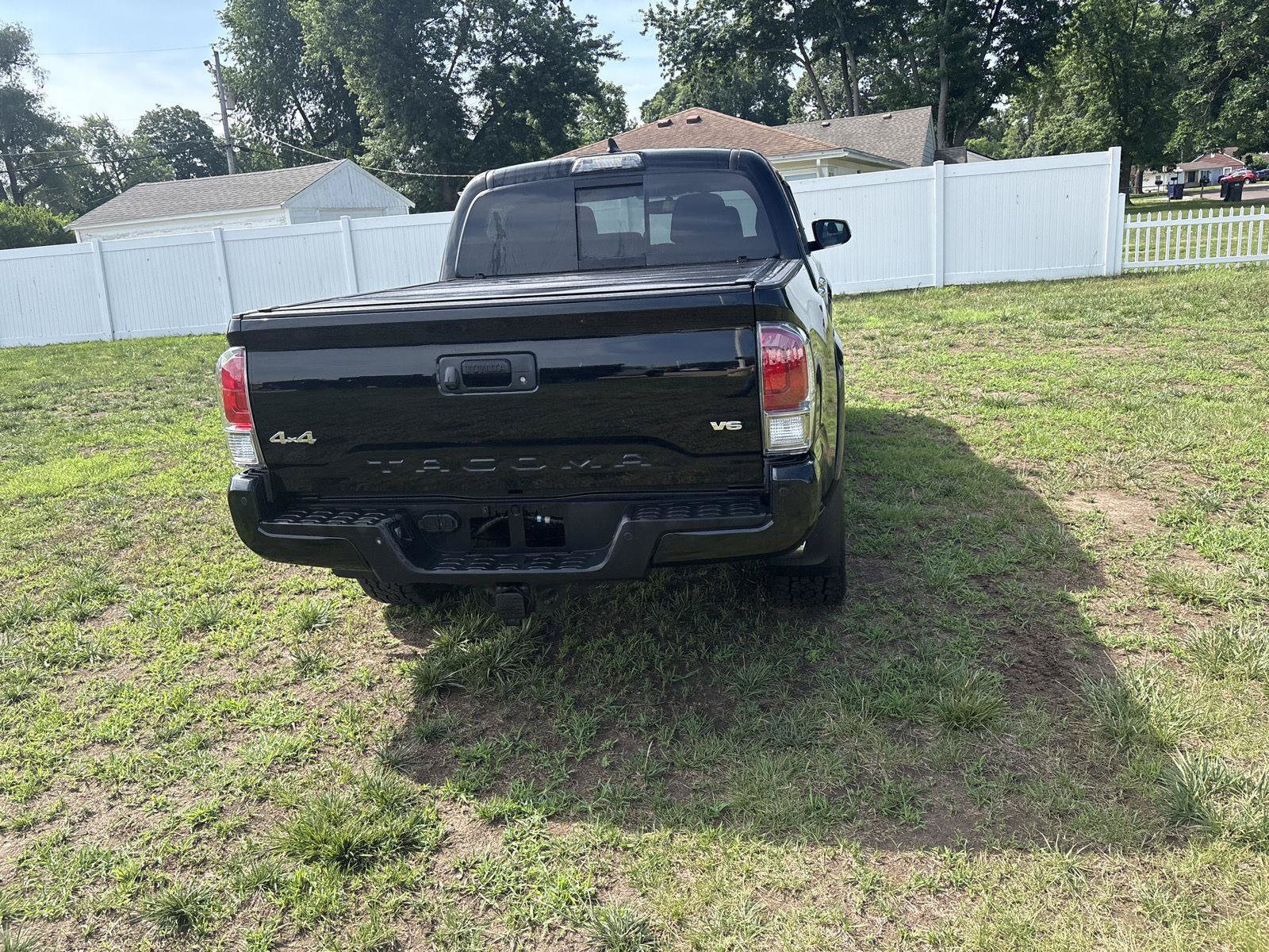 Used 2017 Toyota Tacoma Limited w/ Tow Package AWD/4WD image 6