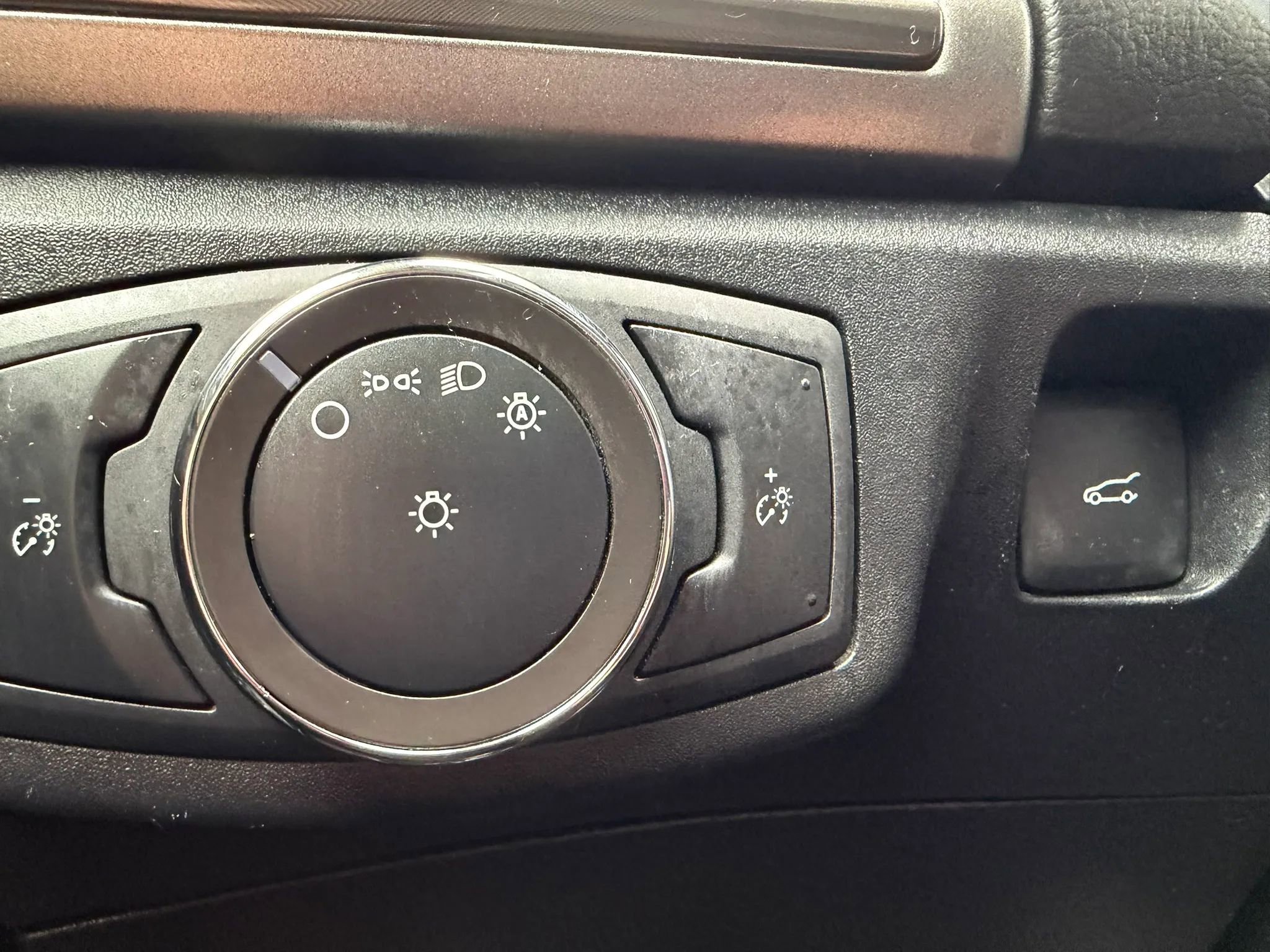 Used 2020 Ford Fusion SEL image 23