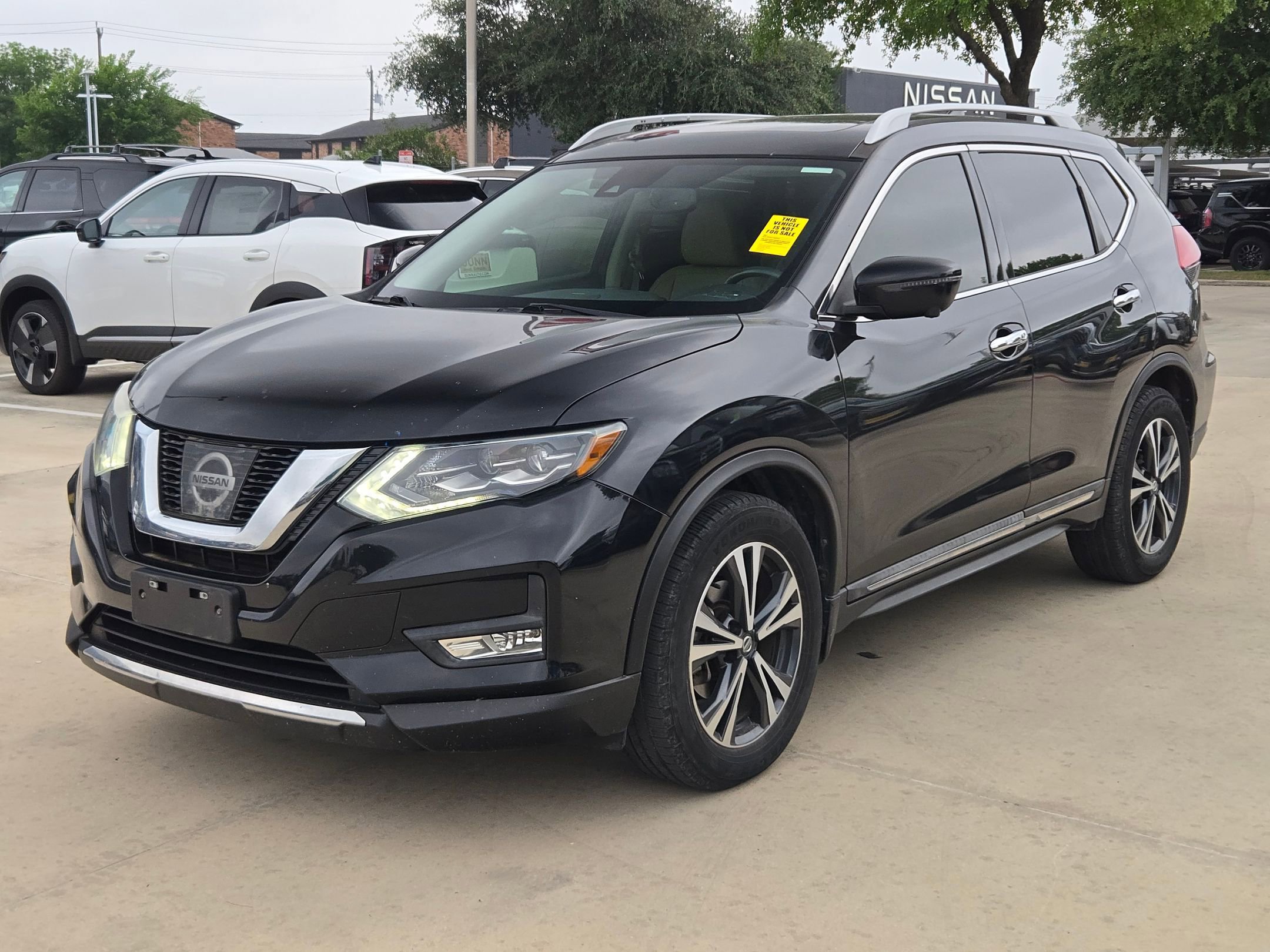 Used 2017 Nissan Rogue SL w/ SL Premium Package FWD image 7