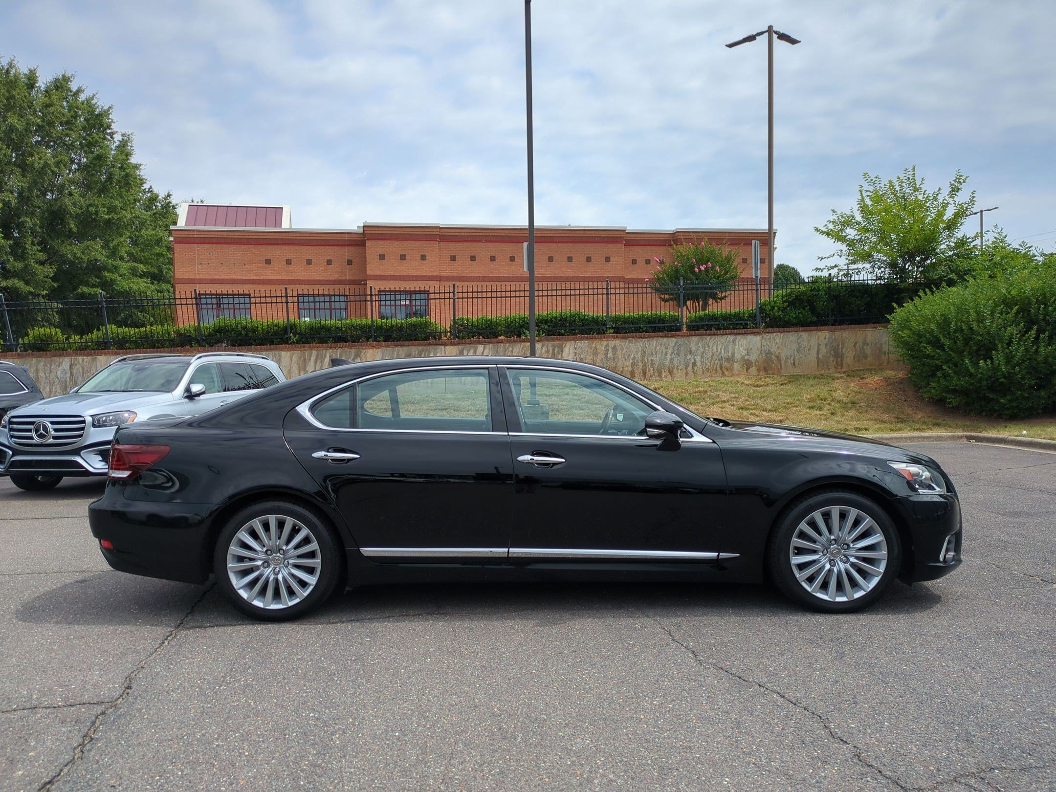 Used 2016 Lexus LS 460 L AWD/4WD image 2