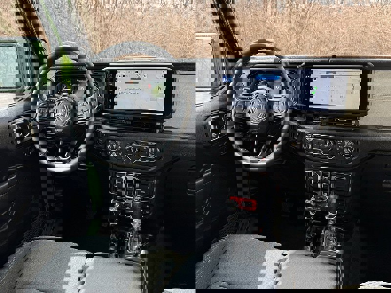 Used 2025 Jeep Wrangler Willys image 7