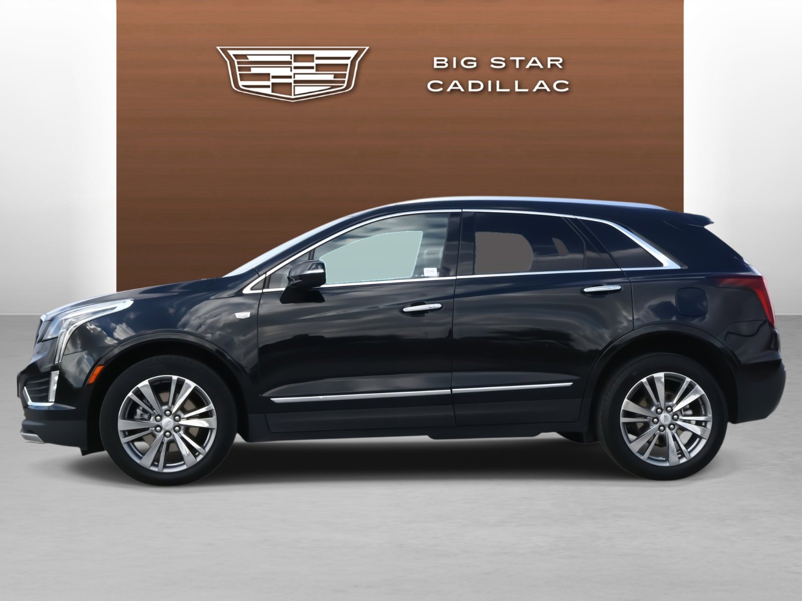 Used 2024 Cadillac XT5 Premium Luxury image 2