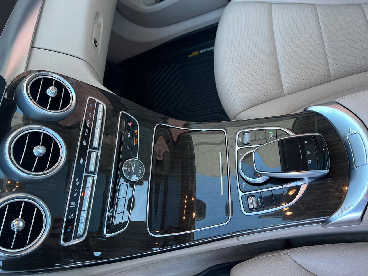 Used 2015 Mercedes-Benz C 300 4MATIC Sedan w/ Premium 1 Package image 21