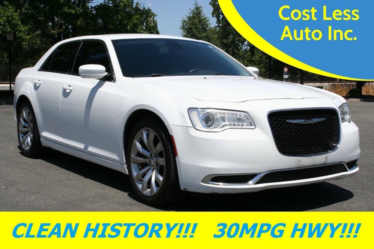 Used 2017 Chrysler 300 Limited RWD image 2