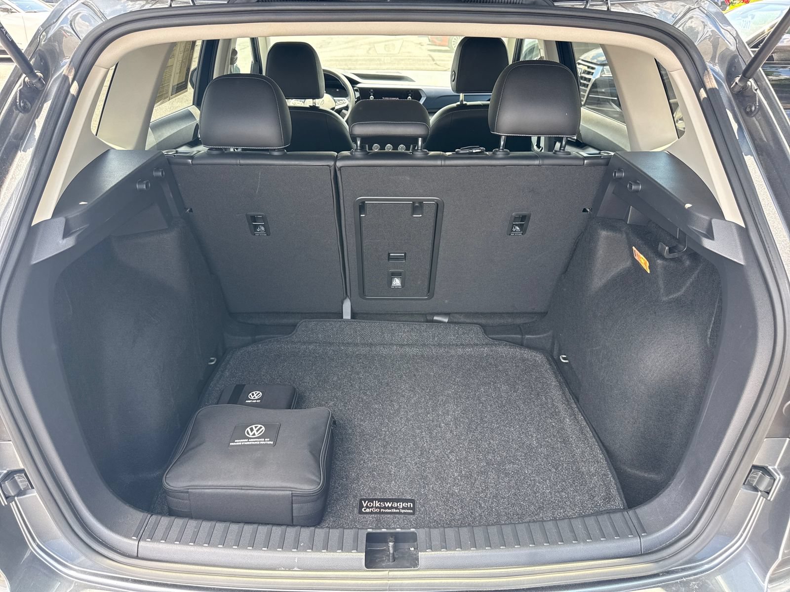 Certified 2023 Volkswagen Taos SE w/ Black Wheel Package FWD image 24