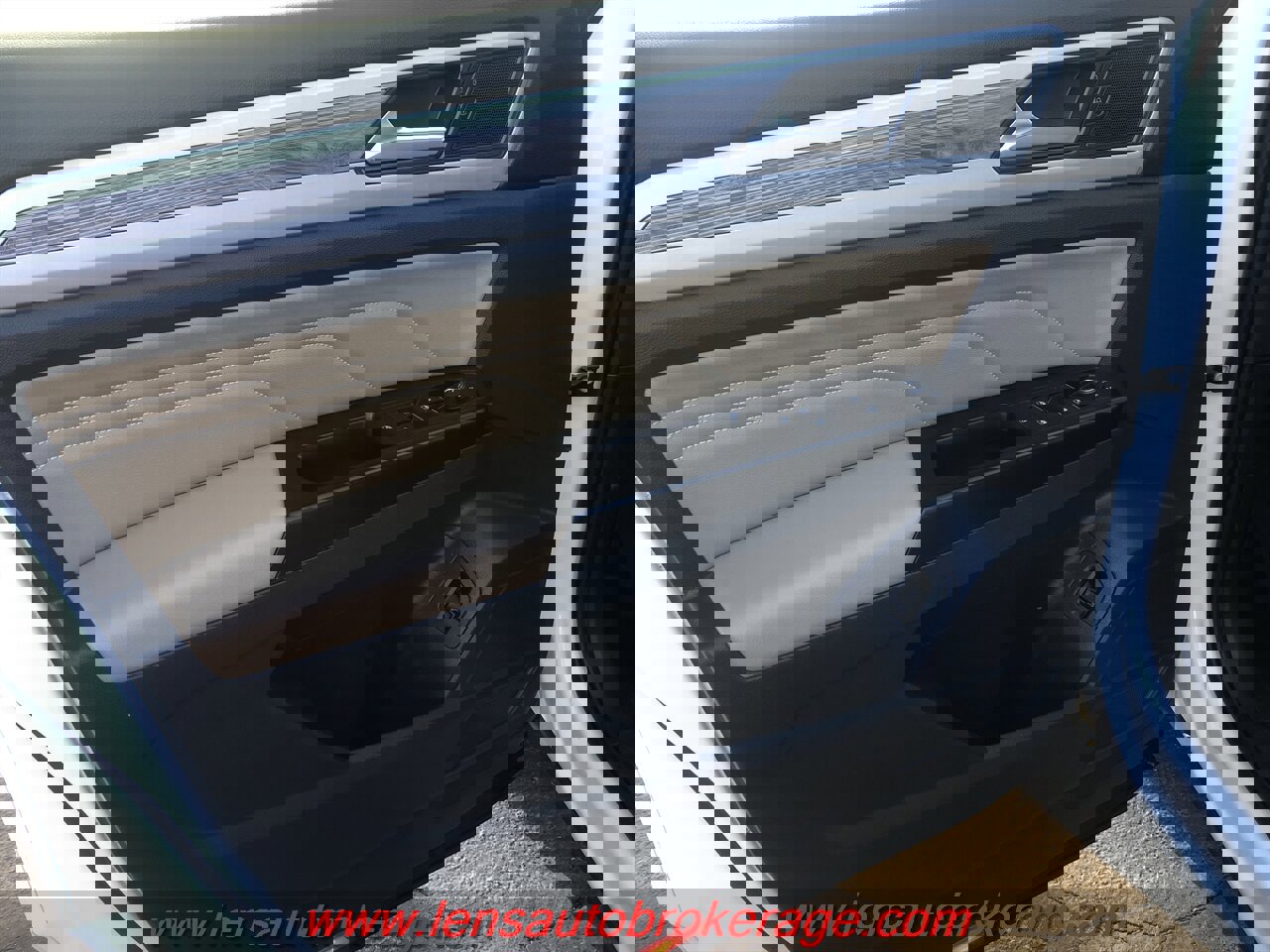 Used 2021 Volkswagen Atlas Cross Sport SE image 9