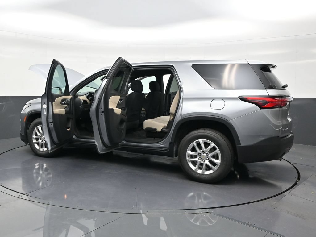 Used 2023 Chevrolet Traverse LS FWD image 31