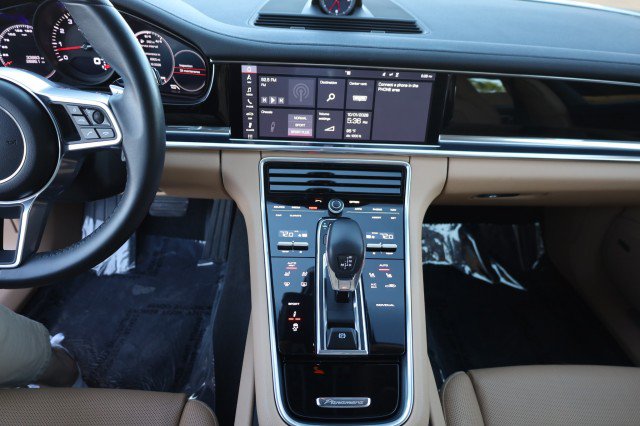 Used 2020 Porsche Panamera 4 AWD/4WD image 33