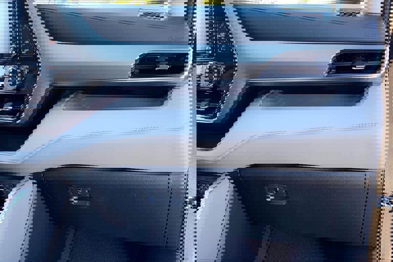 Used 2022 Toyota Highlander XLE image 18