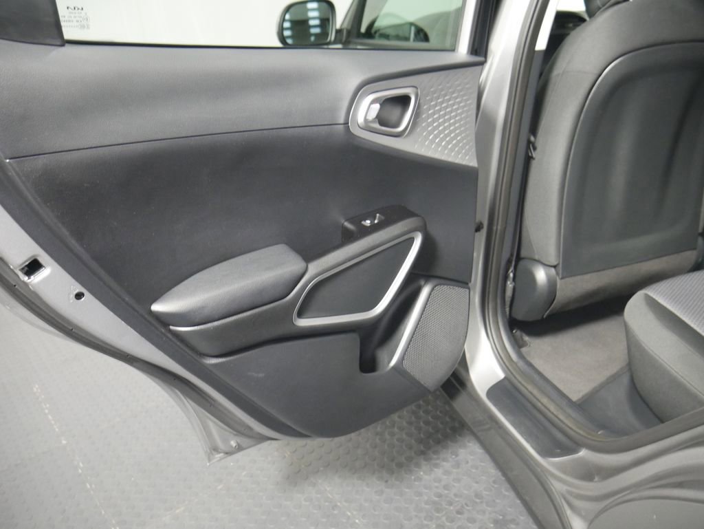 Used 2023 Kia Soul LX w/ LX Technology Package FWD image 12