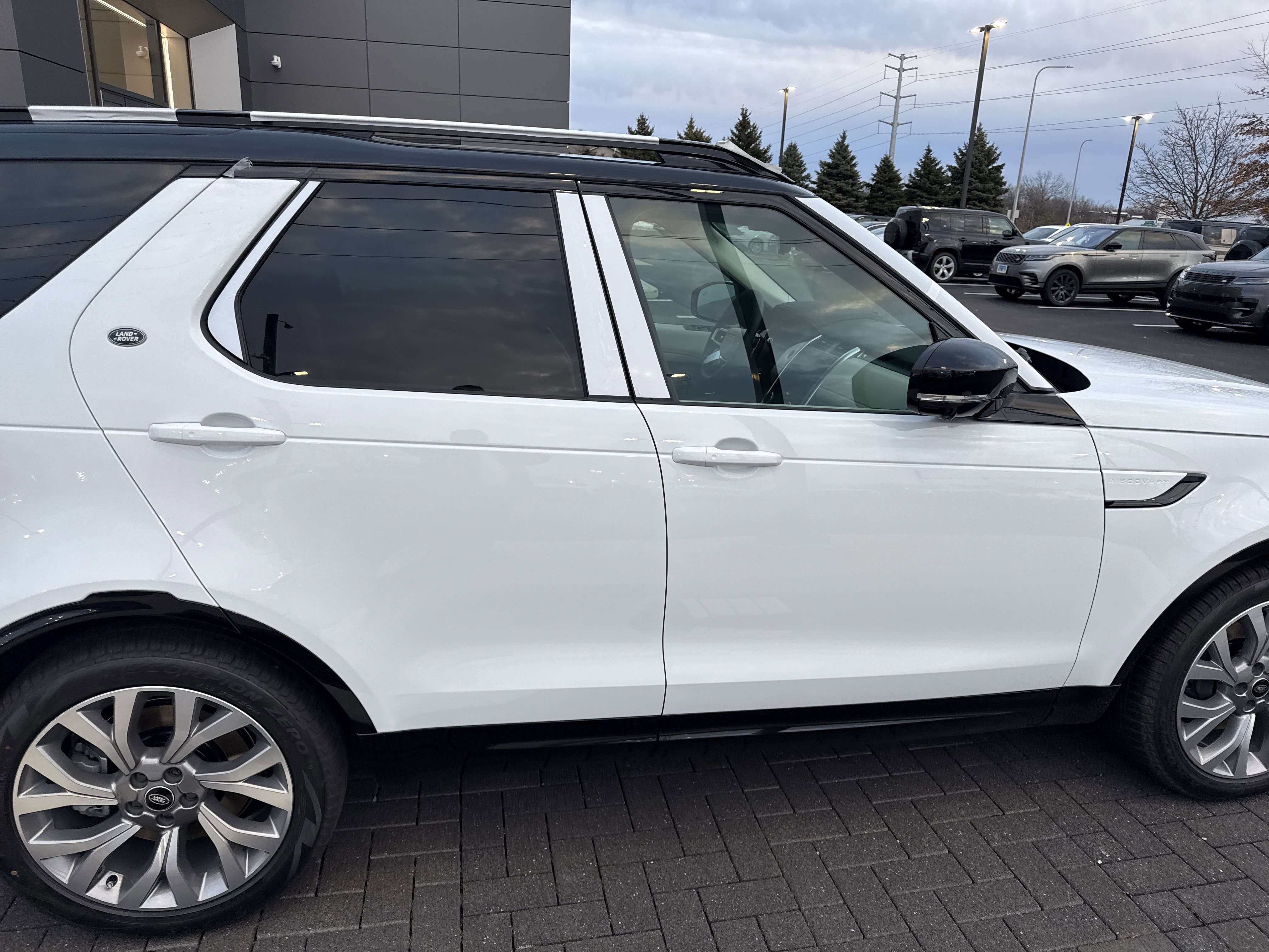 New 2026 Land Rover Discovery Limited Edition image 6