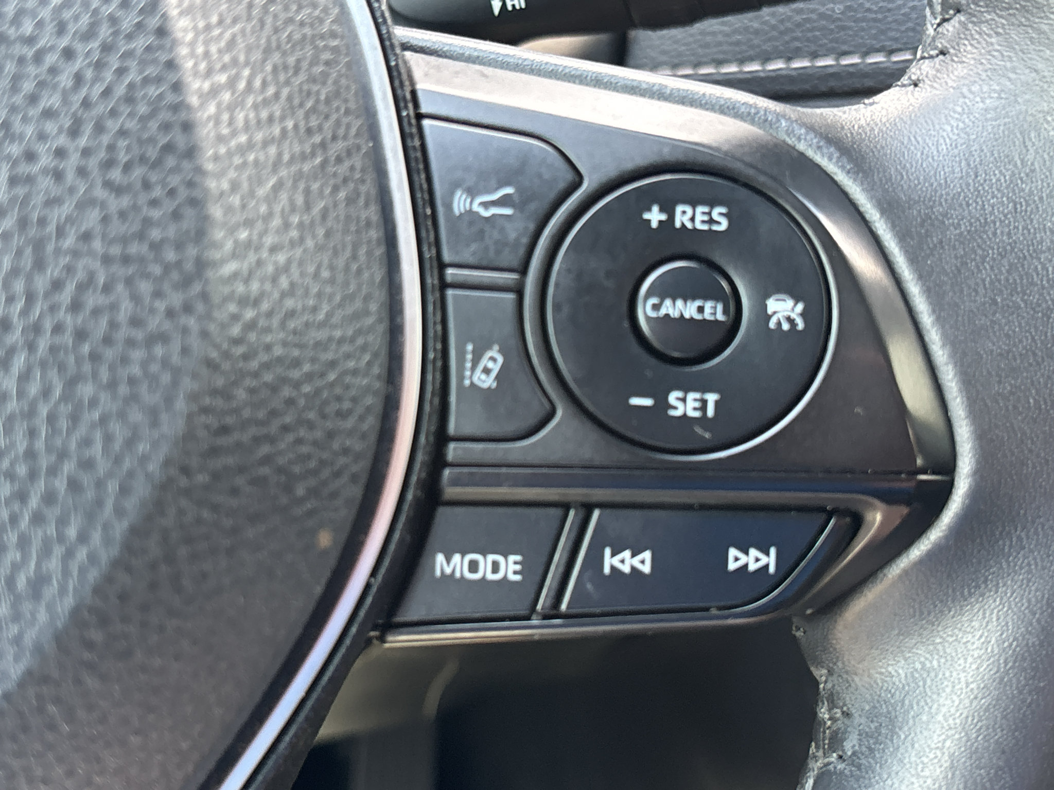 Used 2019 Toyota RAV4 XLE Premium FWD image 12