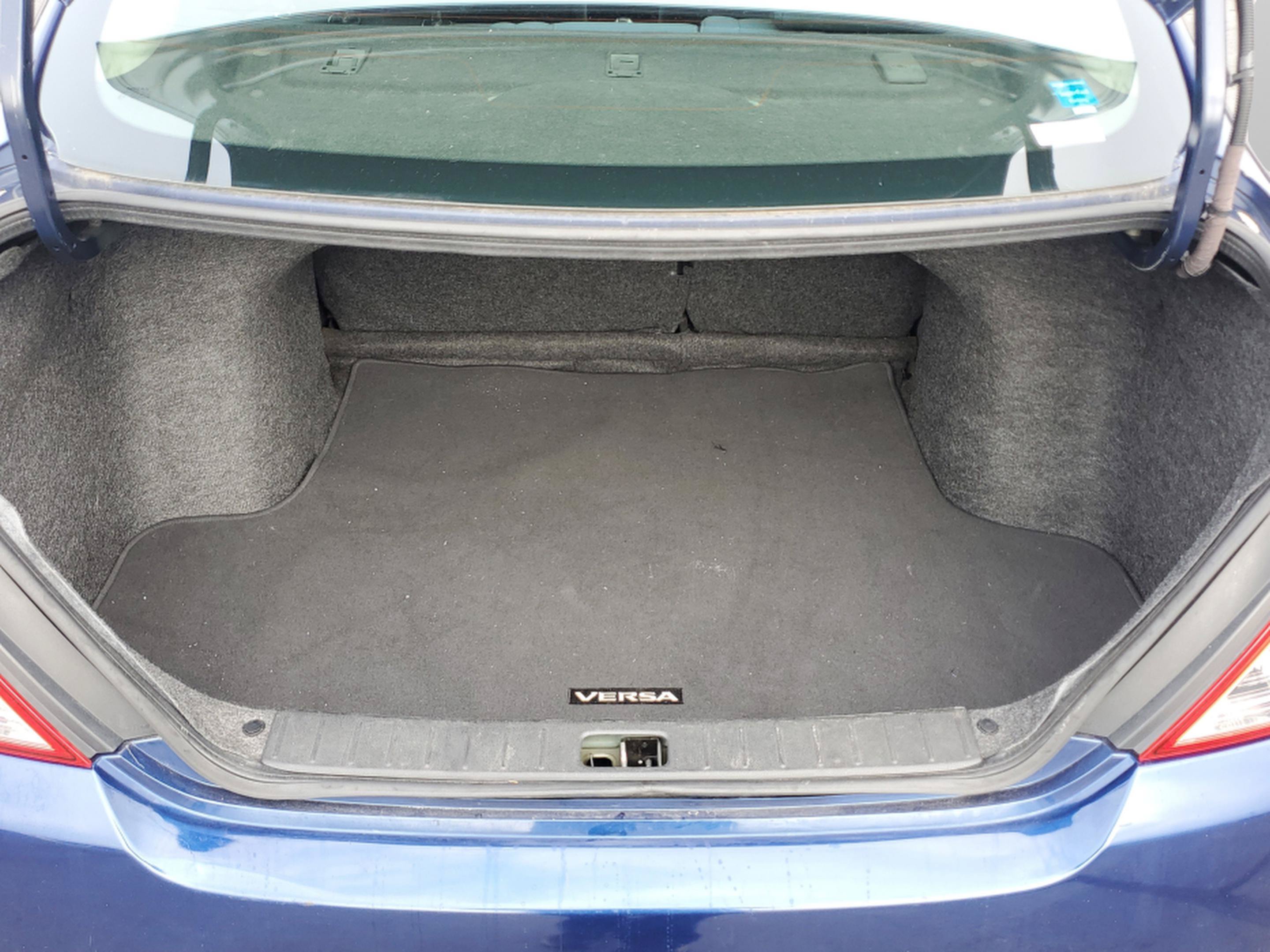 Used 2019 Nissan Versa SV FWD image 7