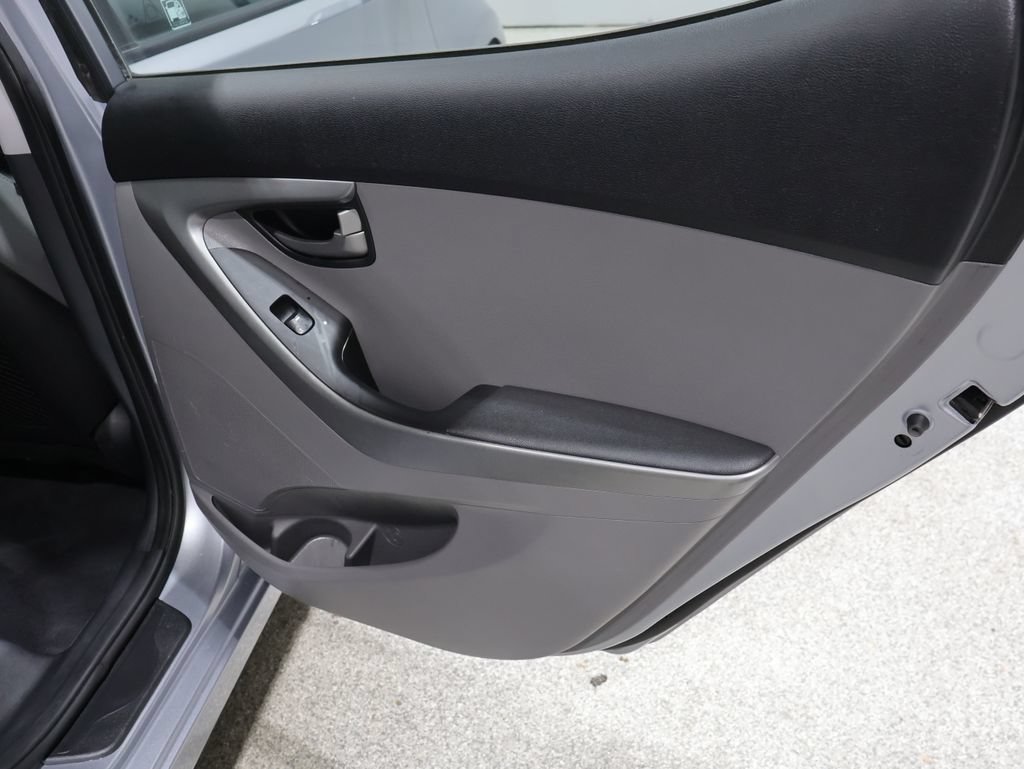 Used 2016 Hyundai Elantra SE FWD image 19