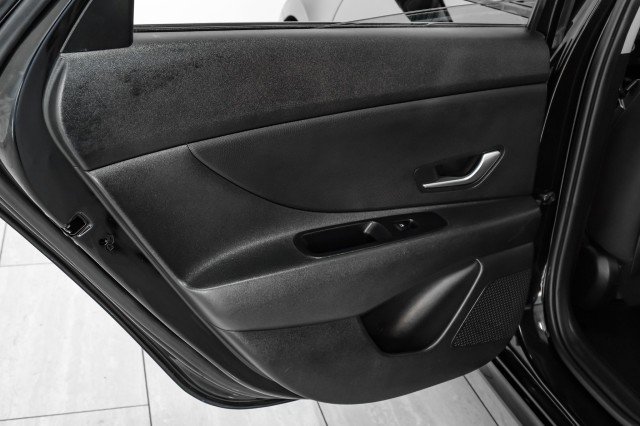 Used 2021 Hyundai Elantra SE w/ Cargo Package image 41