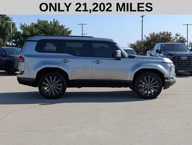 Used 2025 Lexus GX 550 w/ Accessory Package (2T) AWD/4WD image 4