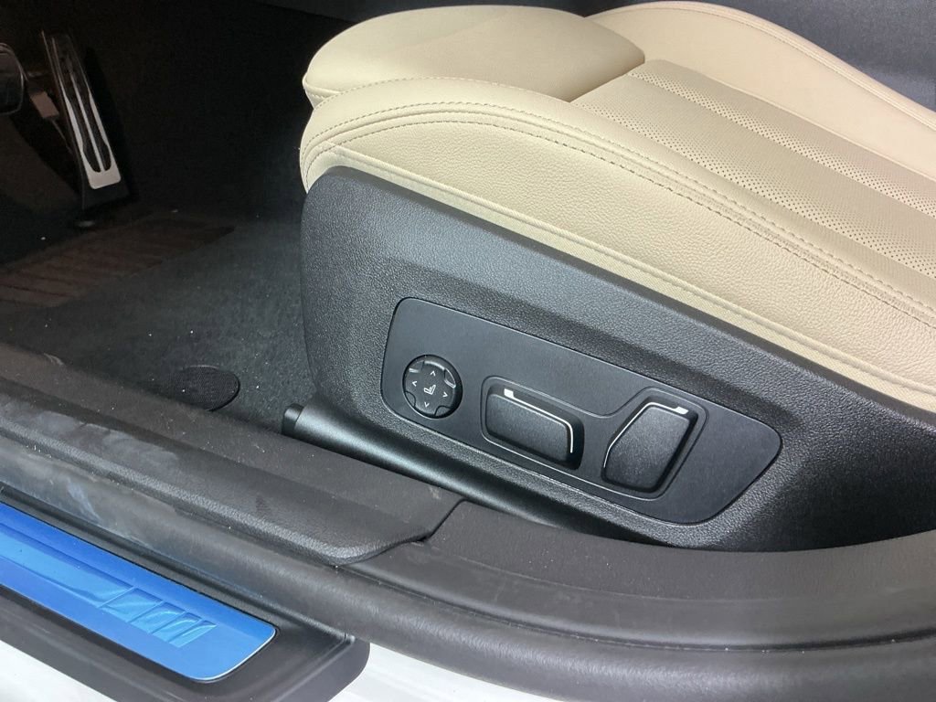 New 2026 BMW 330i xDrive Sedan w/ M Sport Package AWD/4WD image 22