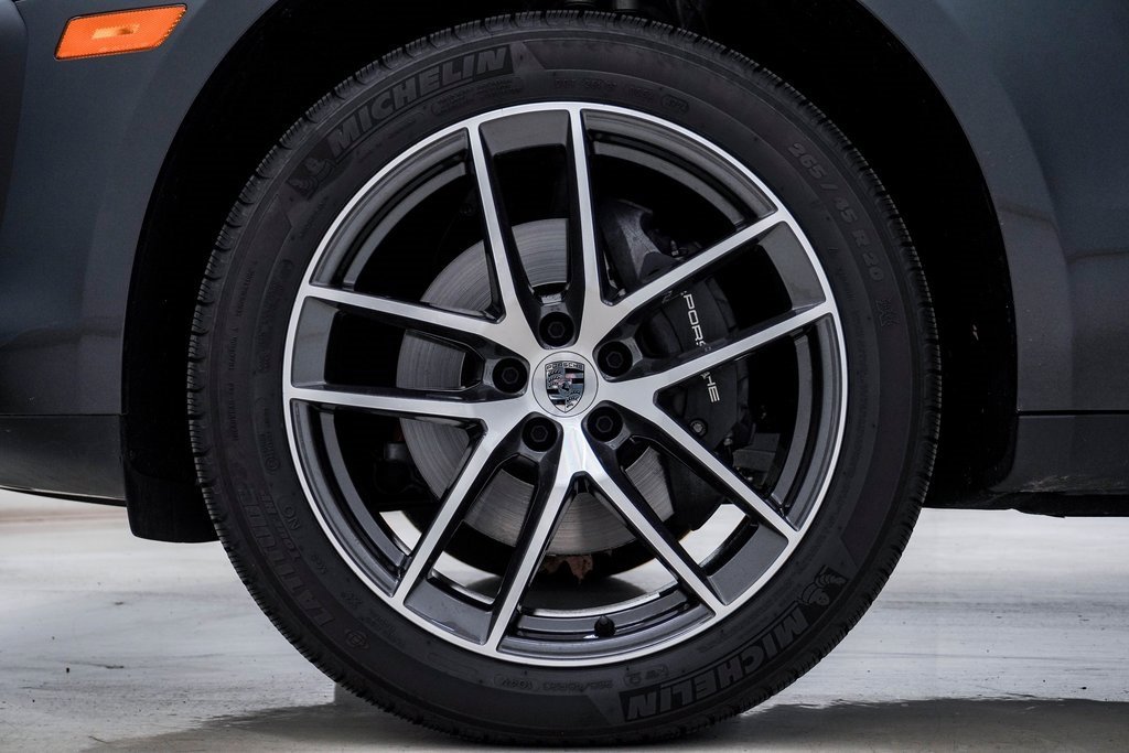 Certified 2025 Porsche Macan image 13