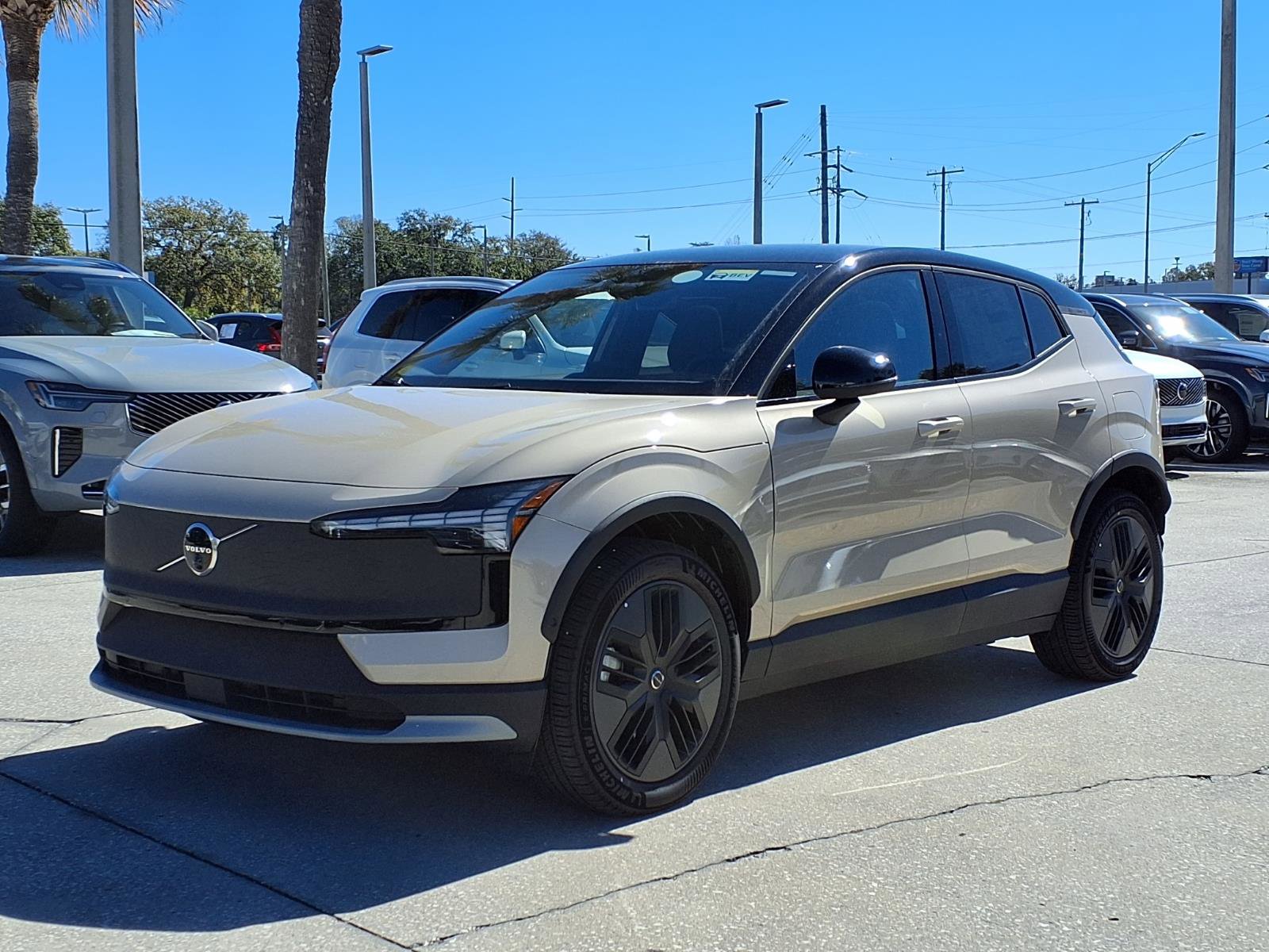 New 2026 Volvo EX30 Cross Country Ultra image 3