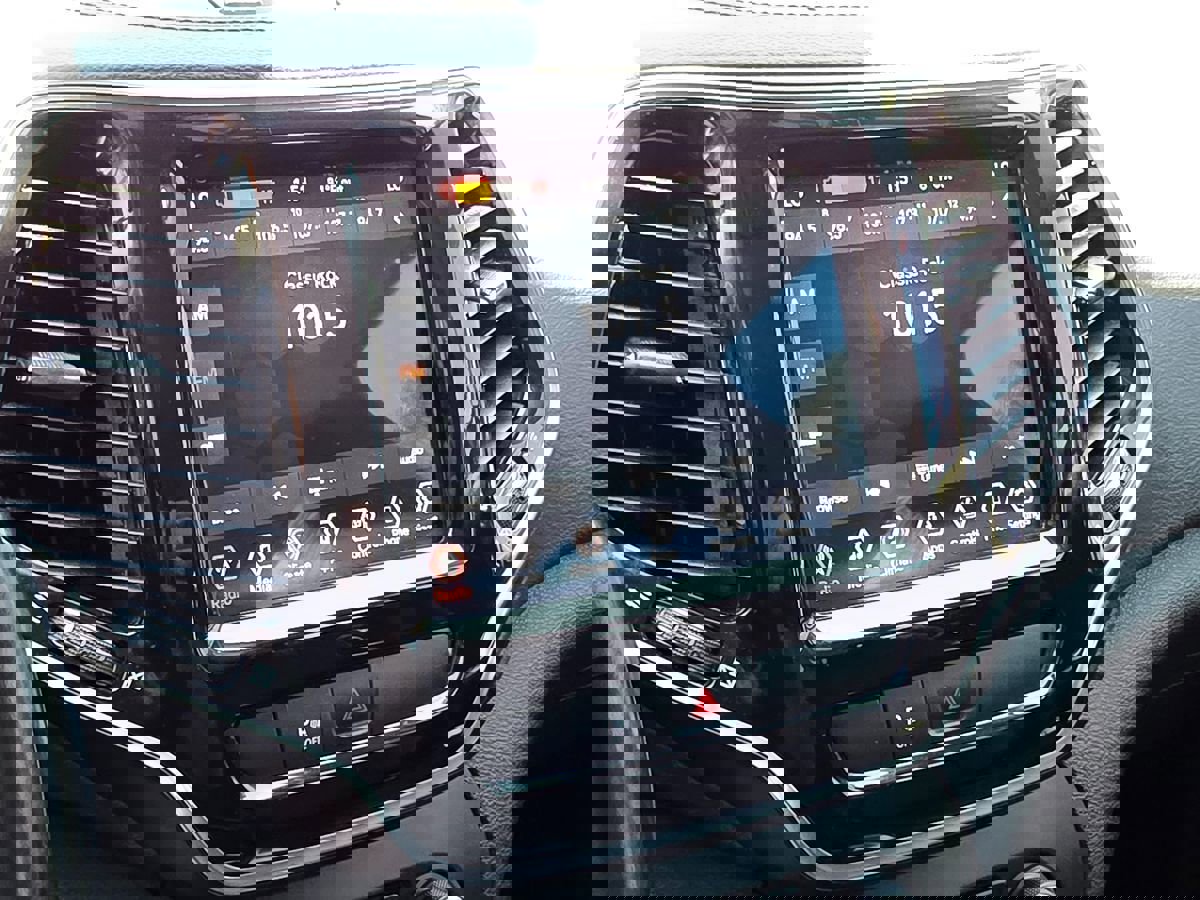 Used 2020 Jeep Cherokee Limited image 40