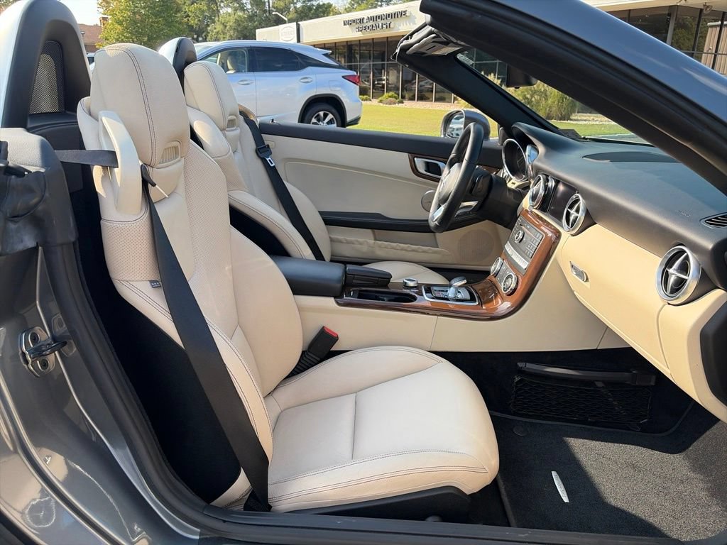 Used 2018 Mercedes-Benz SLC 300 image 17