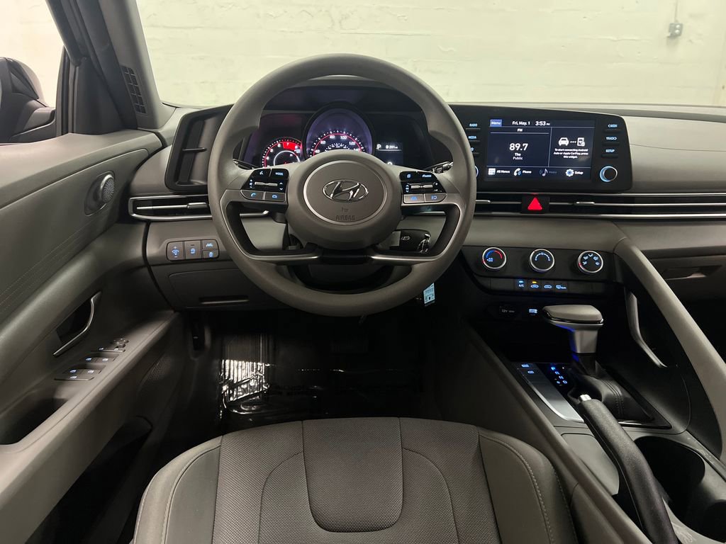Used 2023 Hyundai Elantra SE w/ Cargo Package FWD image 15