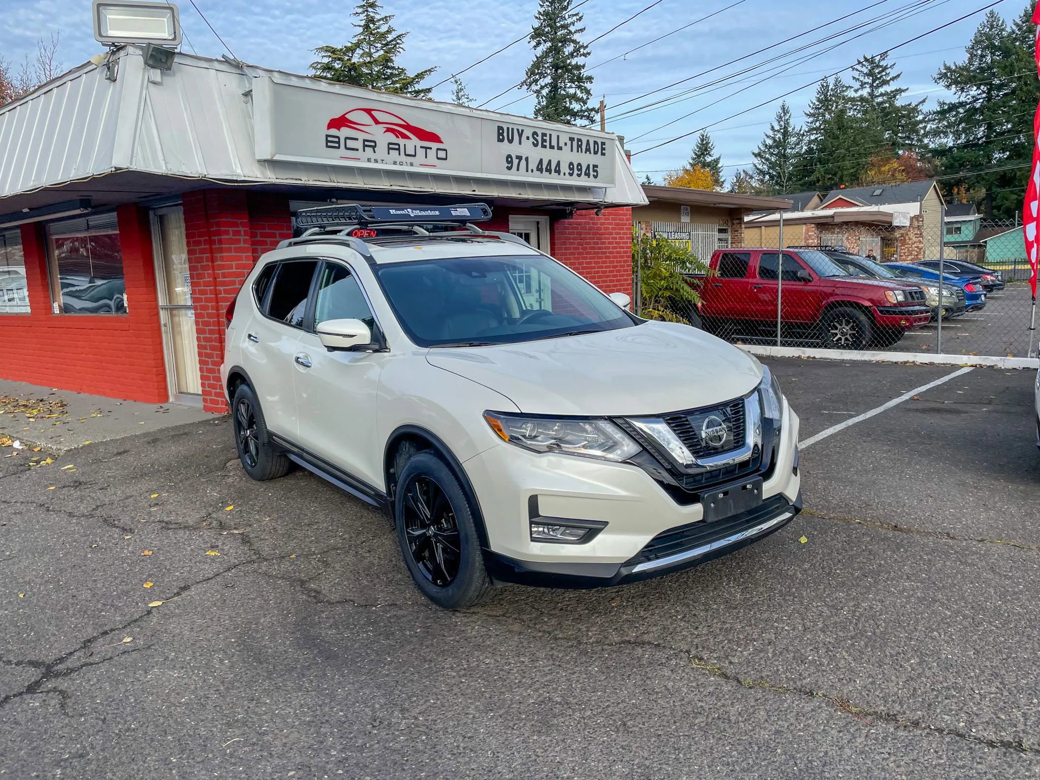 Used 2017 Nissan Rogue SL w/ SL Premium Package image 4