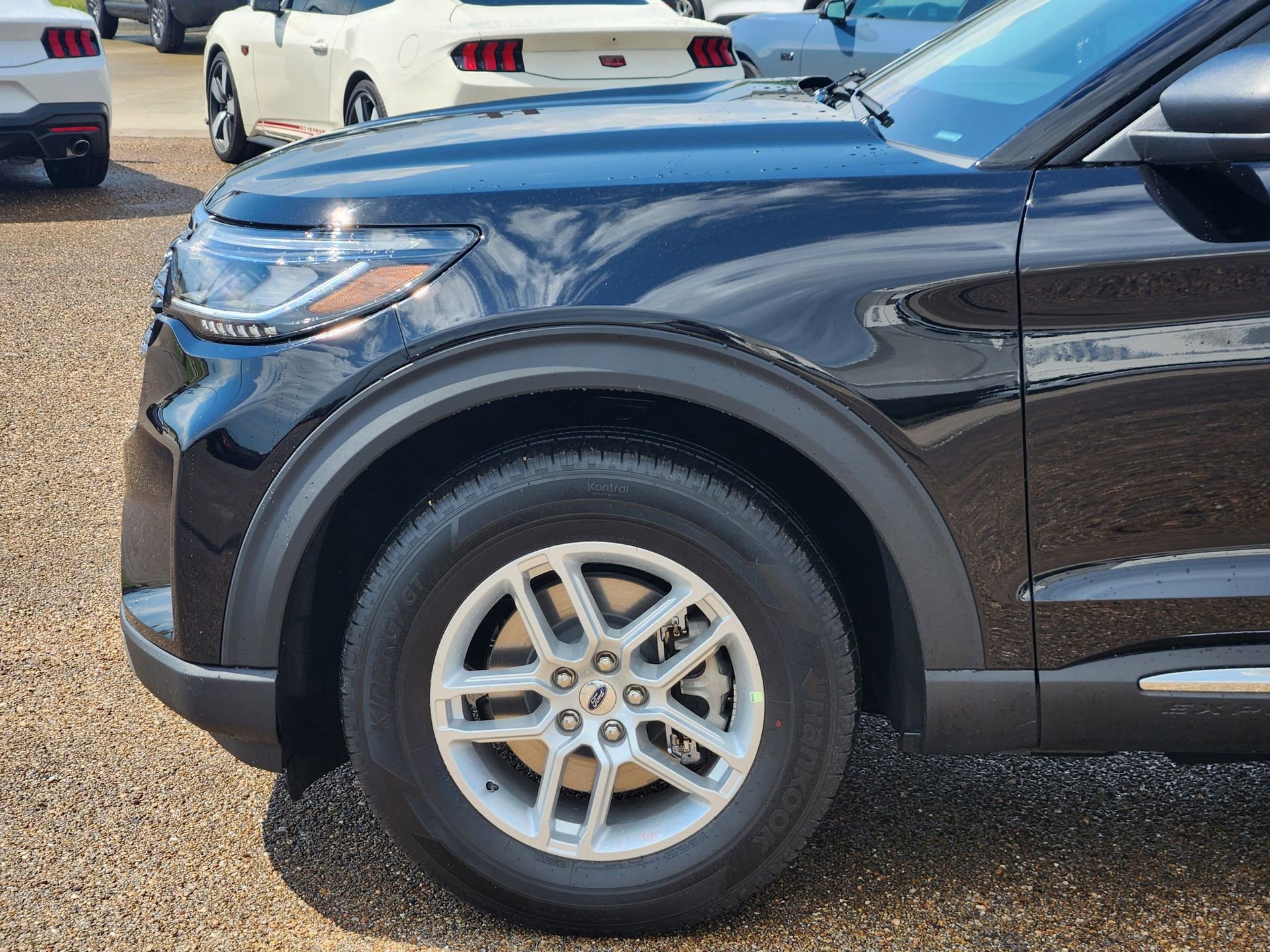 New 2025 Ford Explorer Active image 7