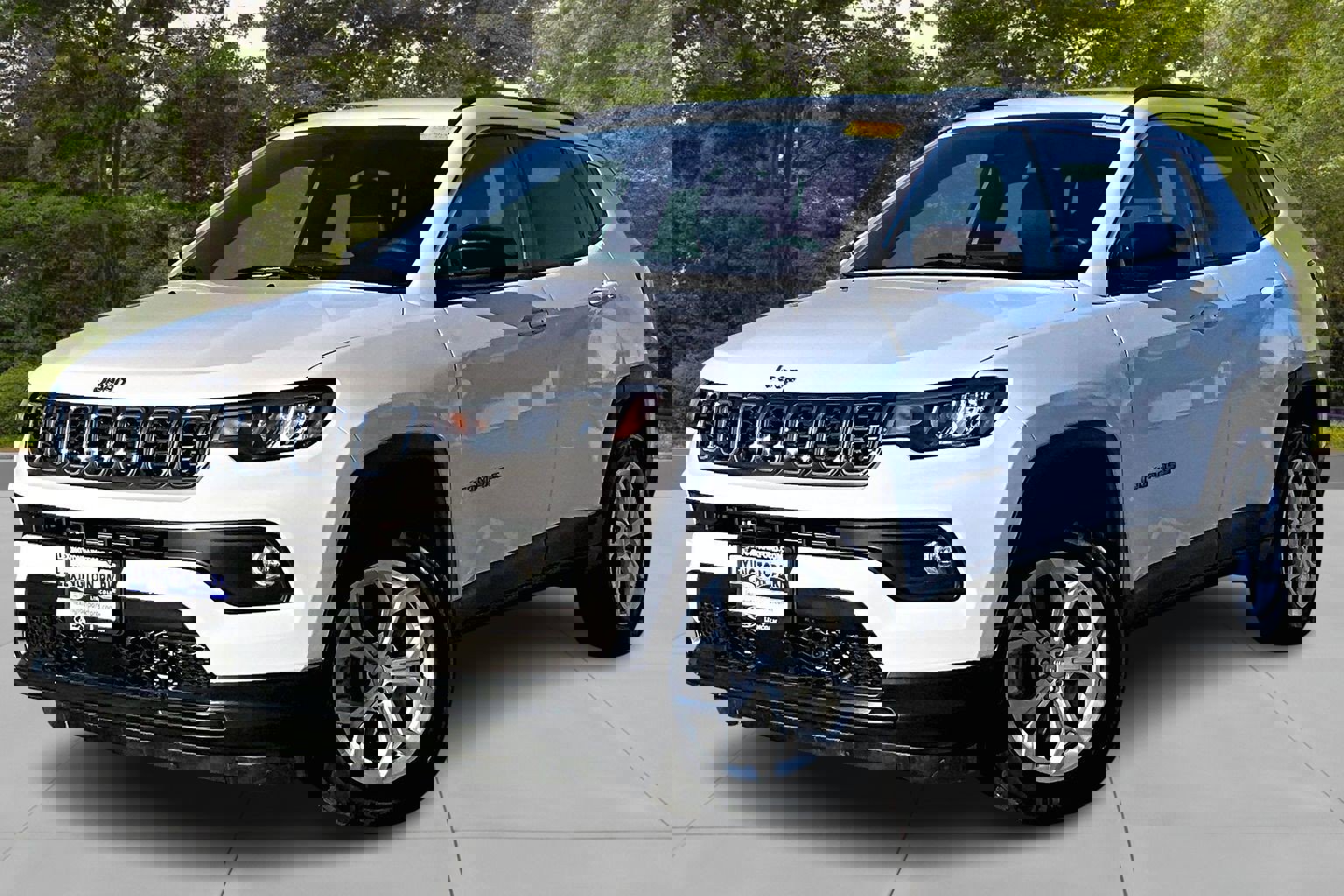 Used 2024 Jeep Compass Latitude image 3