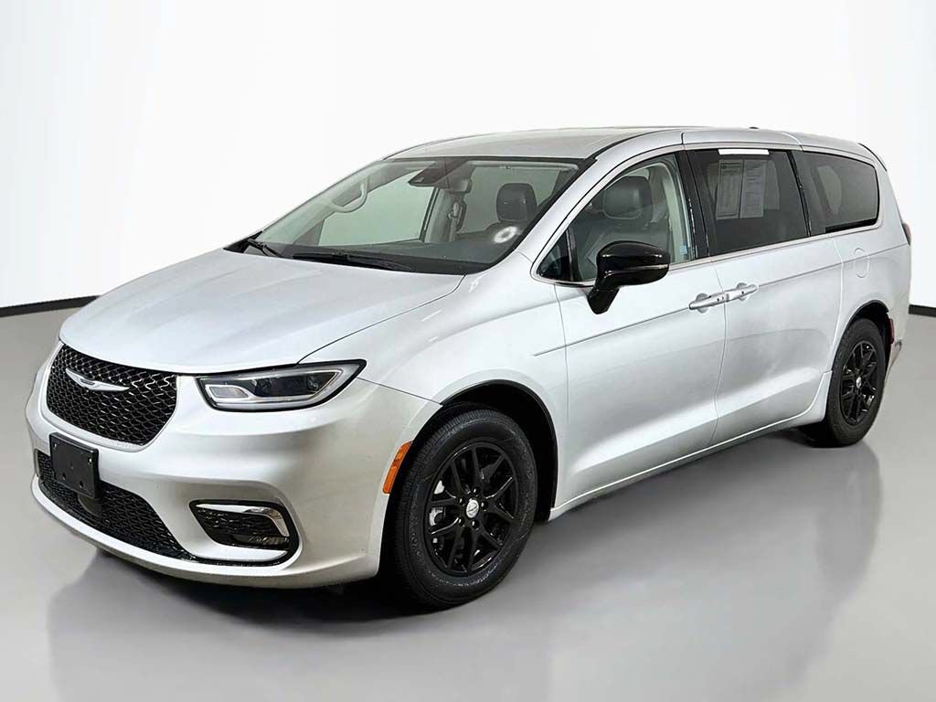 Used 2024 Chrysler Pacifica Touring-L FWD image 9