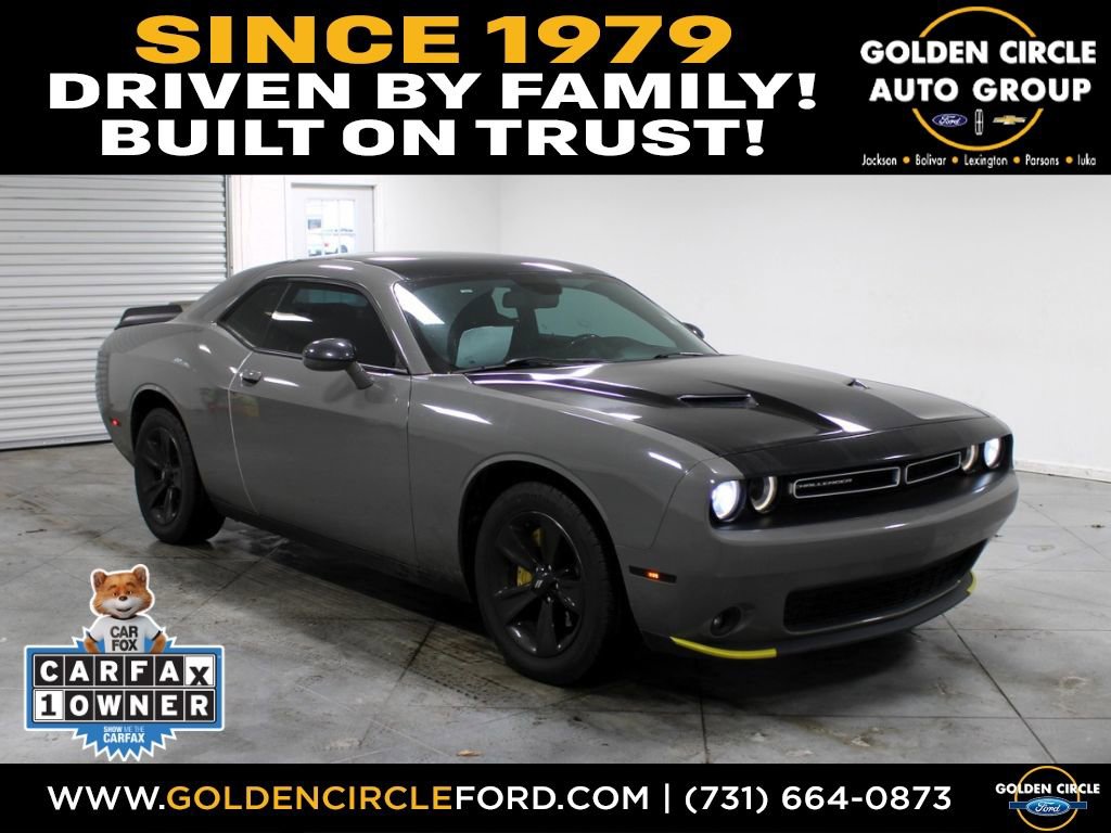 Used 2017 Dodge Challenger SXT image 1