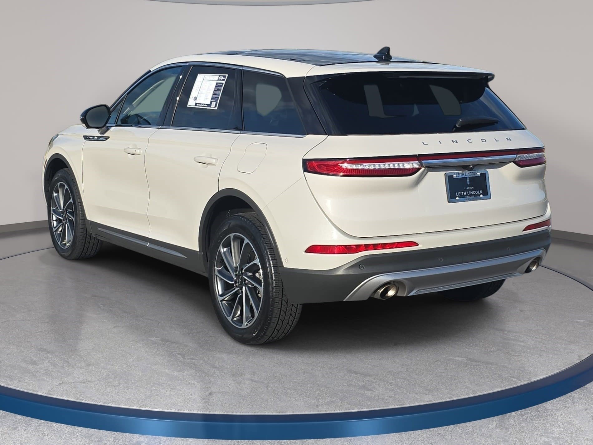 Certified 2023 Lincoln Corsair AWD w/ Equipment Group 102A image 7