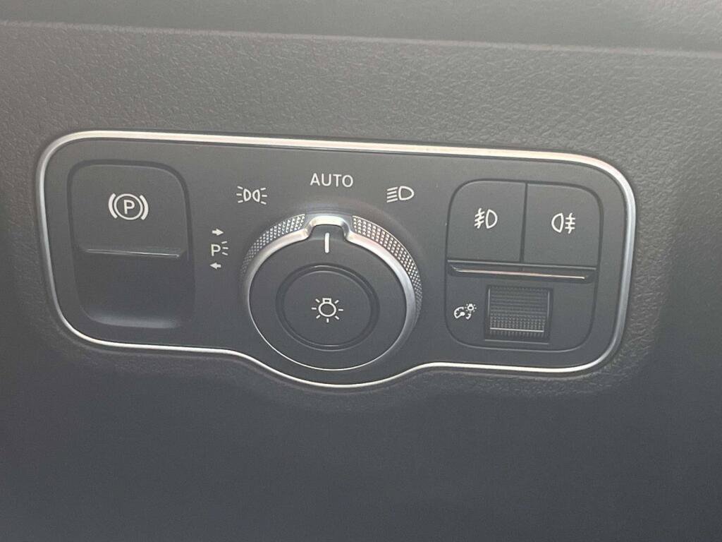 Certified 2023 Mercedes-Benz GLB 250 4MATIC image 32