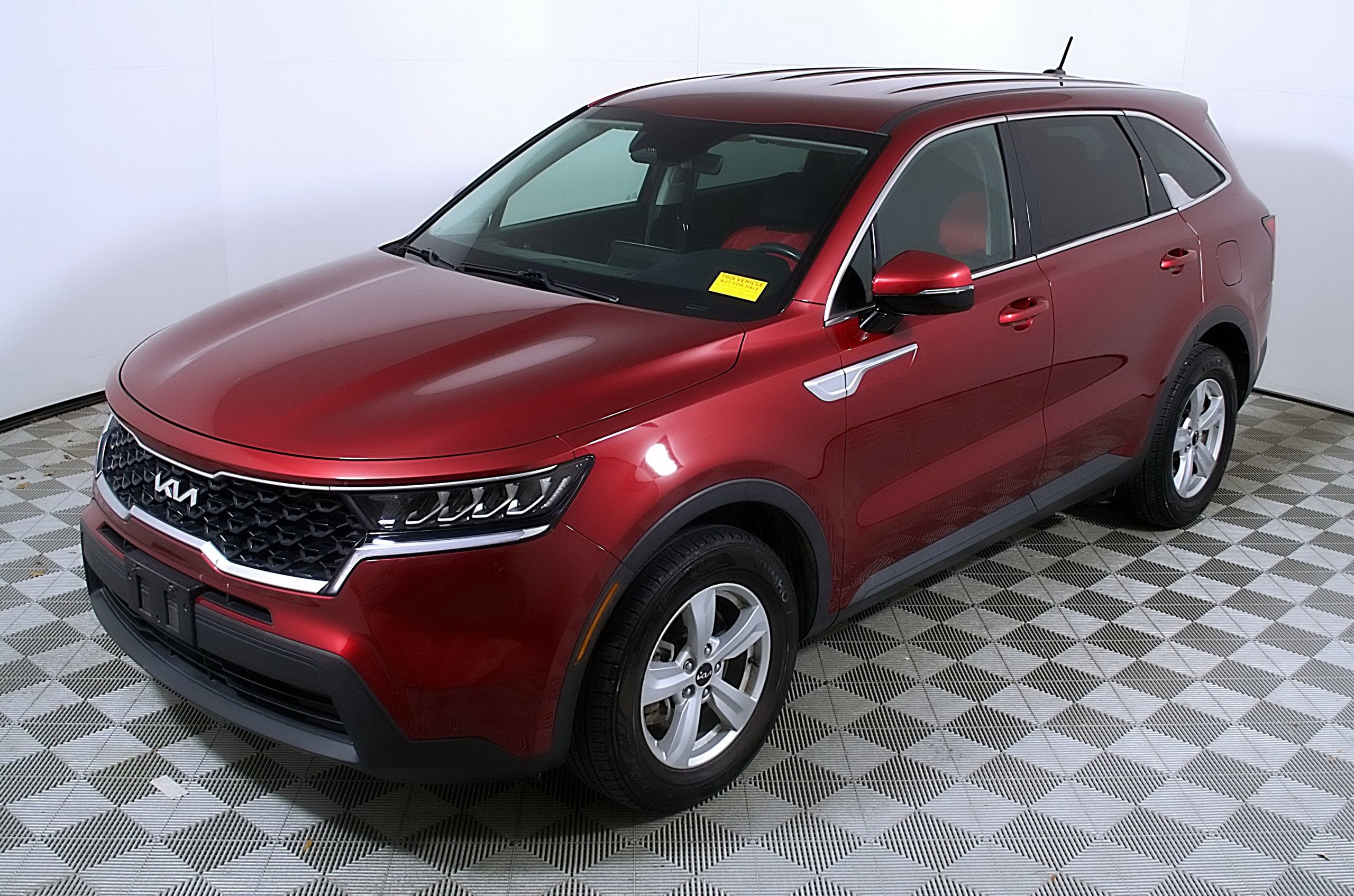 Used 2022 Kia Sorento LX image 3