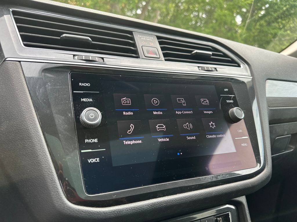 Used 2019 Volkswagen Tiguan SE w/ Panoramic Sunroof Package FWD image 15