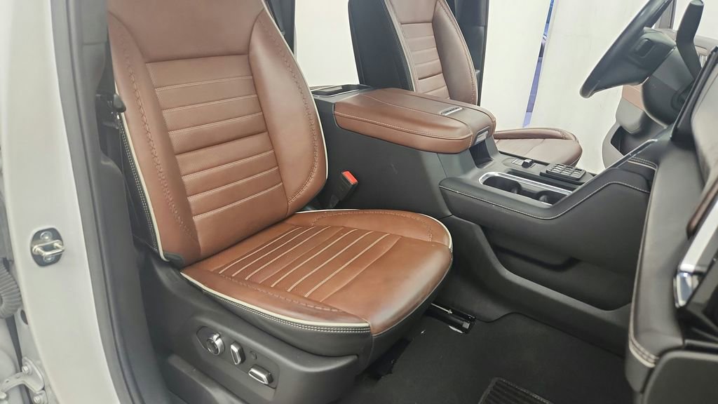 Used 2024 GMC Sierra 3500 Denali Ultimate AWD/4WD image 43