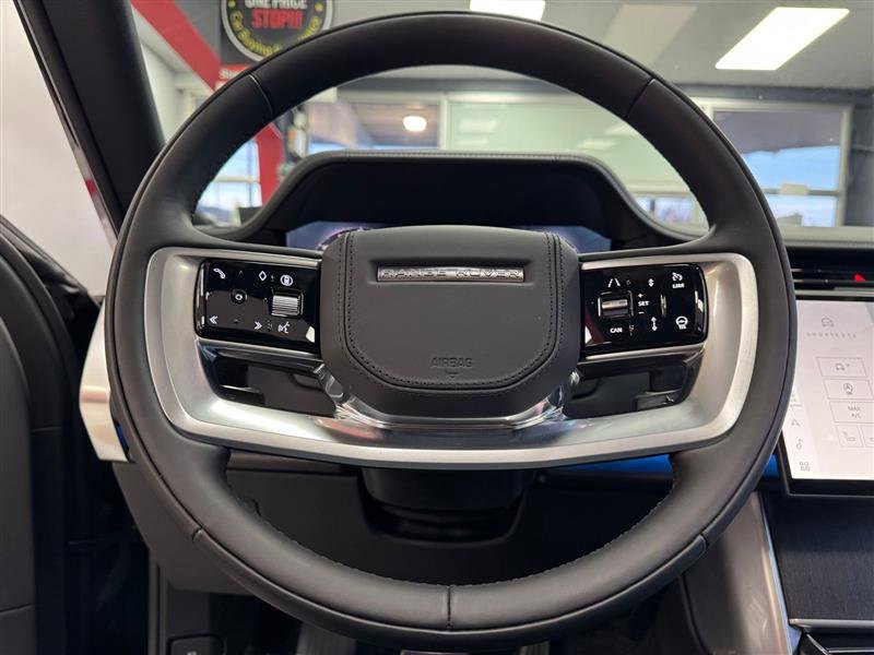 Used 2025 Land Rover Range Rover SE image 26