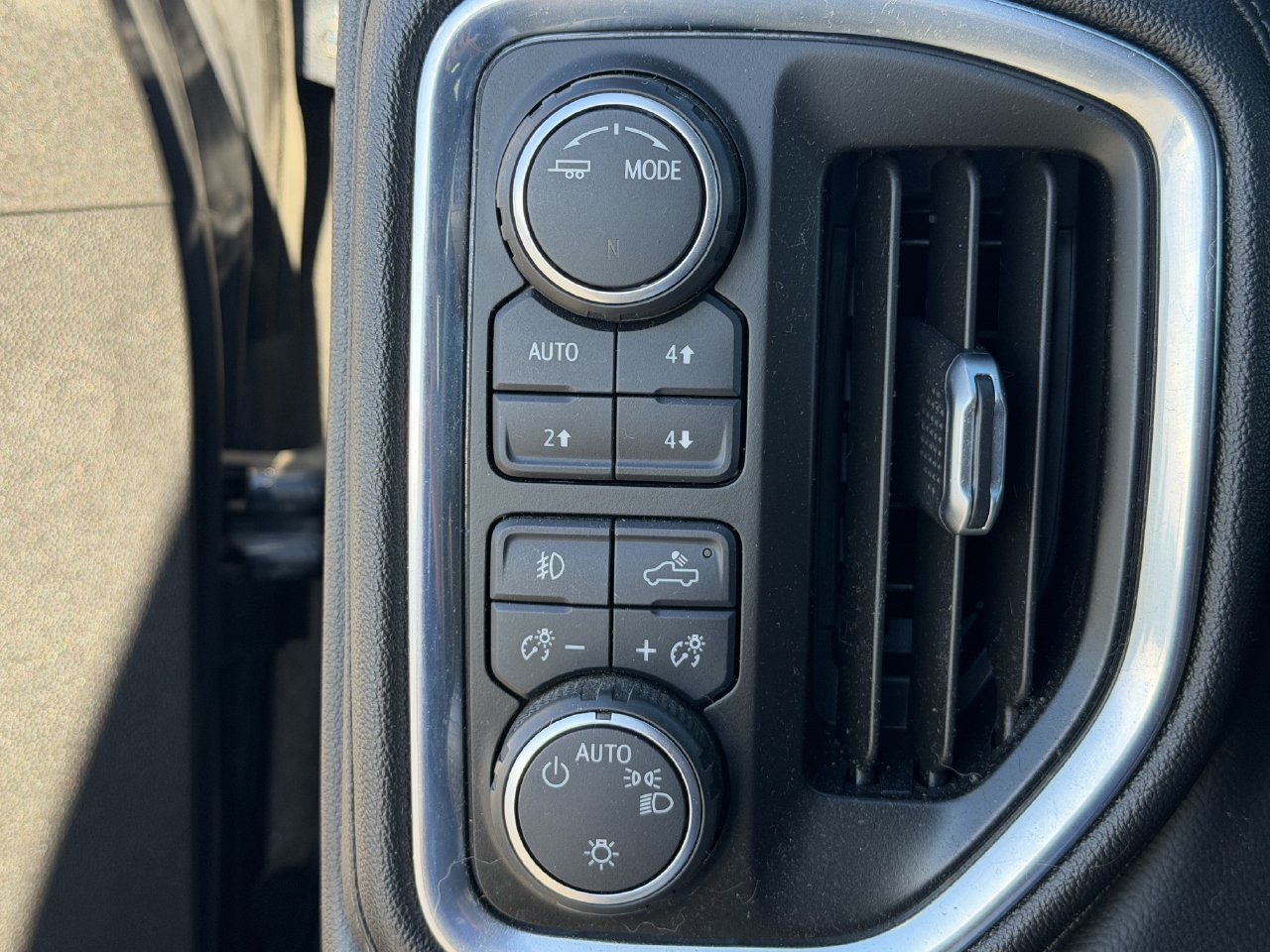Used 2021 Chevrolet Silverado 1500 LT Trail Boss w/ Convenience Package II AWD/4WD image 20