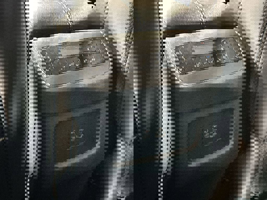 Used 2025 Nissan Pathfinder SL image 27