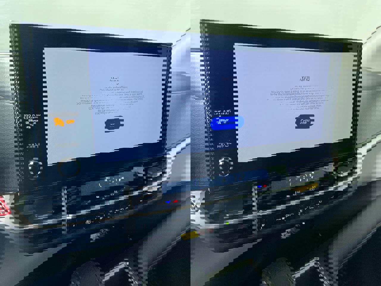 Used 2025 Toyota Sienna XLE image 25