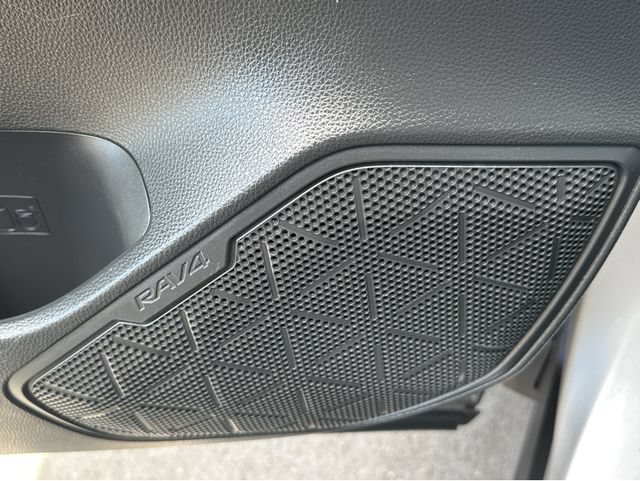 Used 2021 Toyota RAV4 Limited FWD image 11