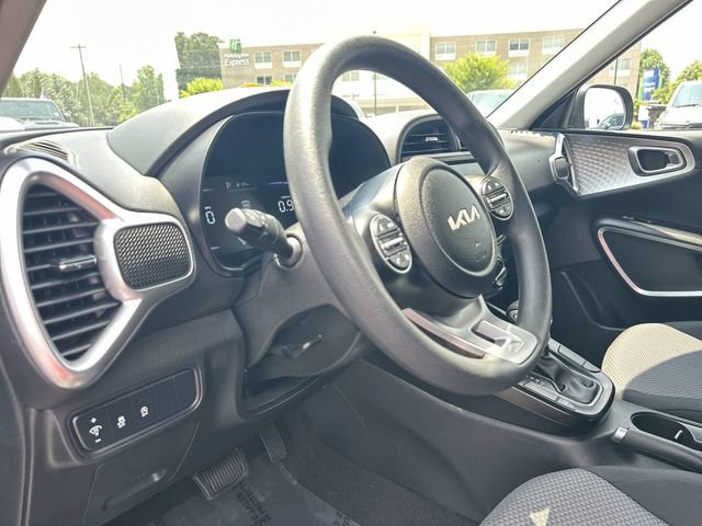 Used 2025 Kia Soul LX w/ LX Technology Package FWD image 10